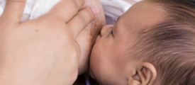 ¿Cómo la leche materna cambia según la edad del bebé?